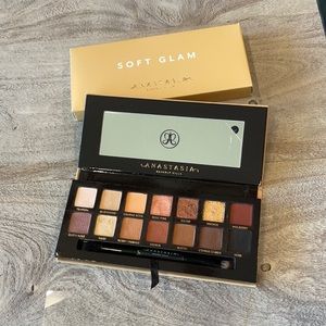 ABH Soft Glam Palette